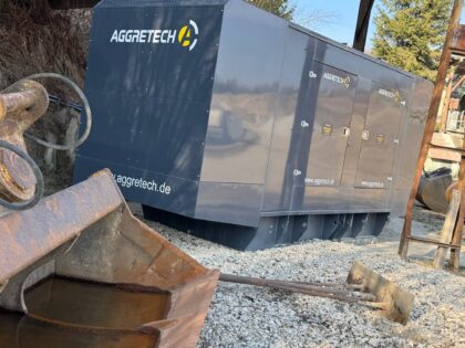 Aggretech Stromerzeuger-Aggregat für die Energieversorgung im Schotterwerk Fischl.